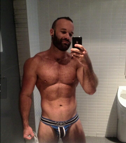 hungtopfkr:  Follow HUNGTOPFKR for more pictures and videos like this!  Hot daddy
