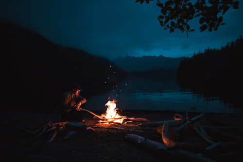 last light at the lake. instagram: @graeme_o