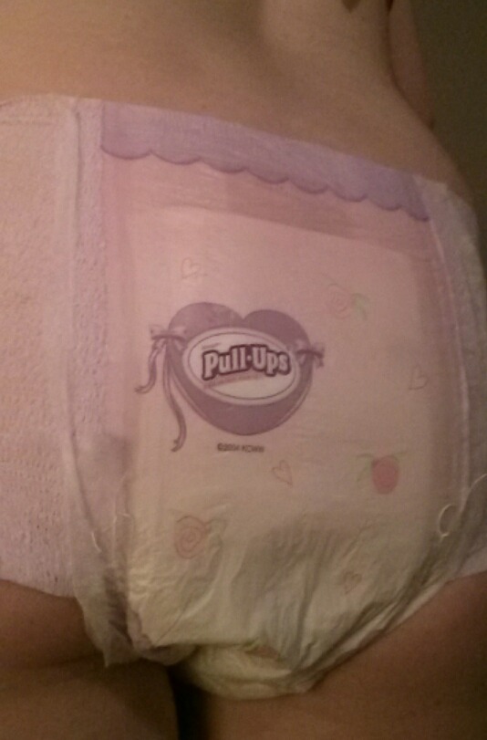 foreverlittle:  2004 princess glow in the dark pull ups!