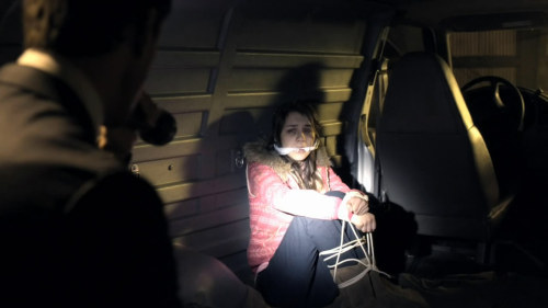 superbounduniverse:  gaggedactresses:  Just a quickie: very cute Hannah Marks cleave-gagged in the the back of a van in Flash Forward (Season 1, Course Correction).   Superbound rating: 9.5 