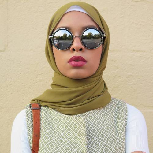 feeeeya:  Minion Feeeeya!  #feeeeya #fashionblogger  #dubai #hijabfashion #summer 