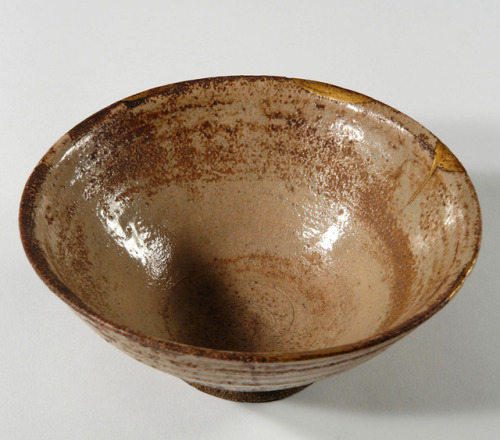 Tea bowl (chawan), 16th century. Korea. Another beautiful old kintsugi repair, mending broken cerami