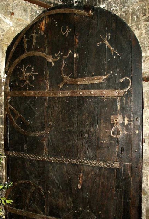 uglytwins:The Door is 909 years old