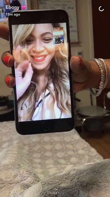 jayoncecarter:March 22, 2017Beyoncé FaceTimes a fan, Ebony, who has cancer, and her last wish was to