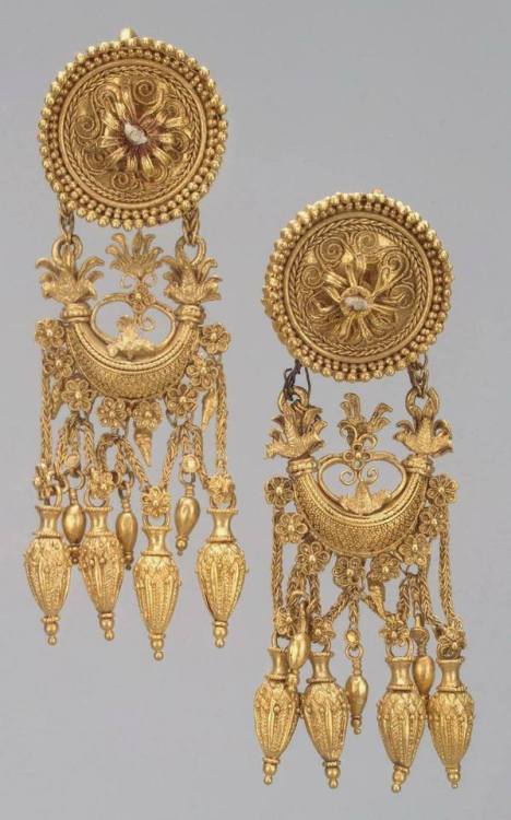 Gold Earrings, Bosporan Kingdom, 330-300 BC