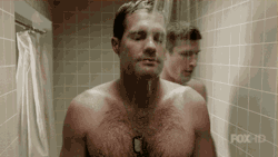 ijackul8r:  Geoff Stults showering with his