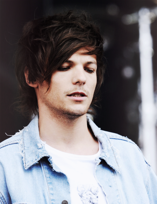 One Directions Louis Tomlinson Messy Hairstyle  Cool Mens Hair