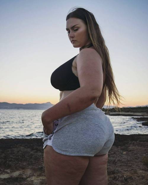 thick-fest:  Find Big Beautiful Women in your area!