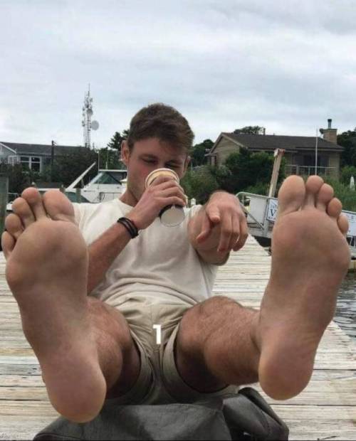 whitemalefeet: Plant those large feet on my face ;)