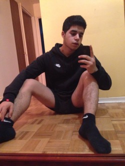 fuckablebois:  Straight boy with his legs