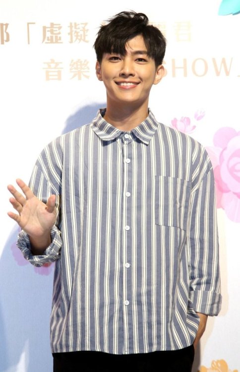 [NEWS] 2017.05.06 Aaron Yan attended to watch “The Fantasy Musical of Teresa Teng in 5D”