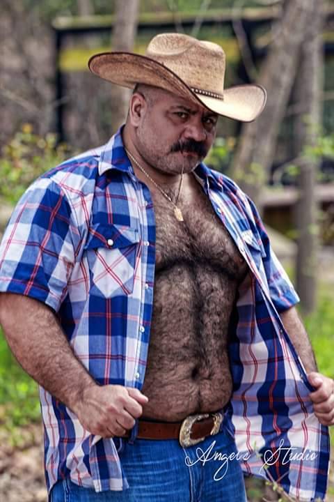 hairy-muc-bear:2021.01.28.Thursday&rsquo;s BILFS in Open Shirts Next Door Bulls