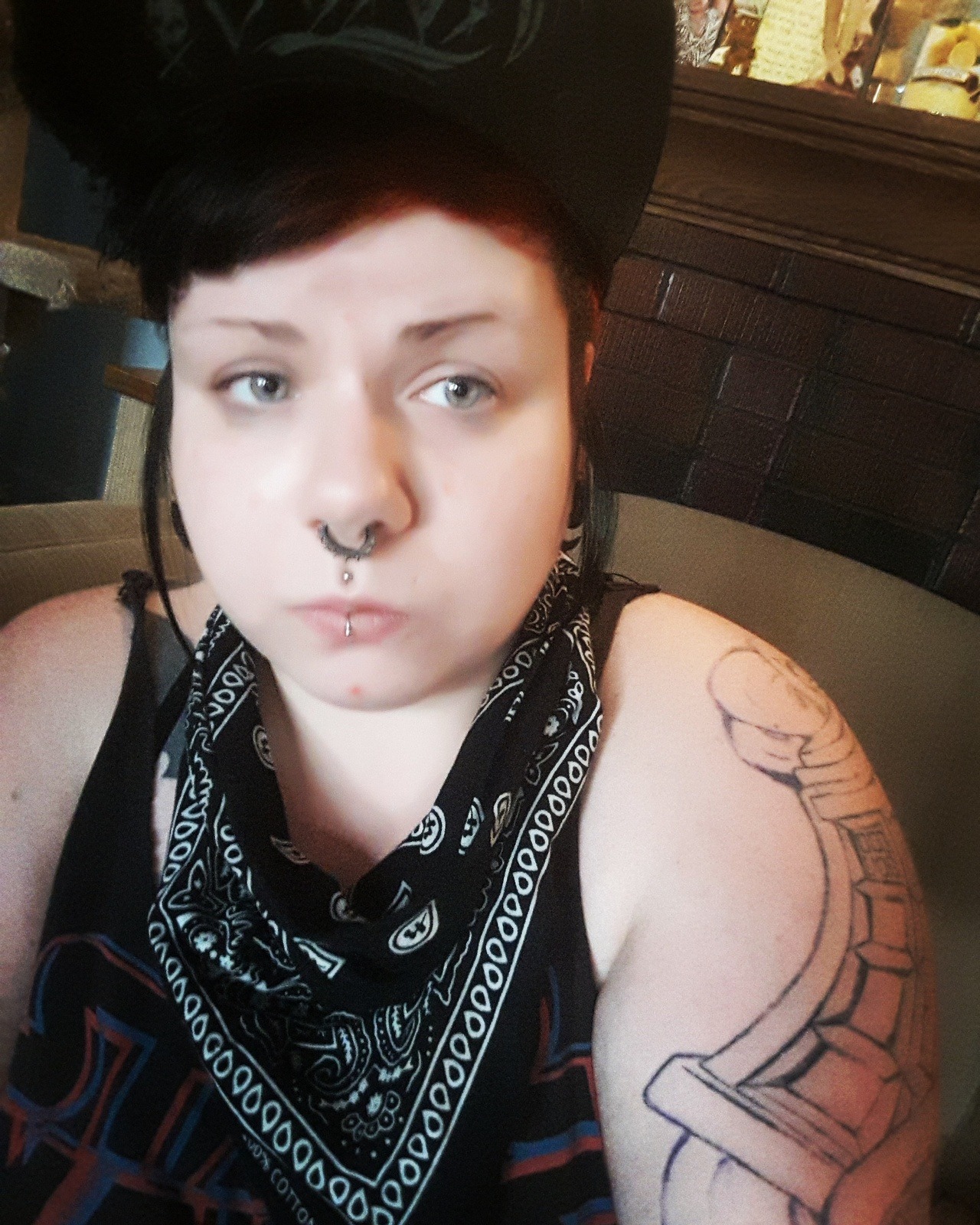 skella-whore:  valkyria-graves:  Boi to femme (genderqueer as fuck)  Sometimes I