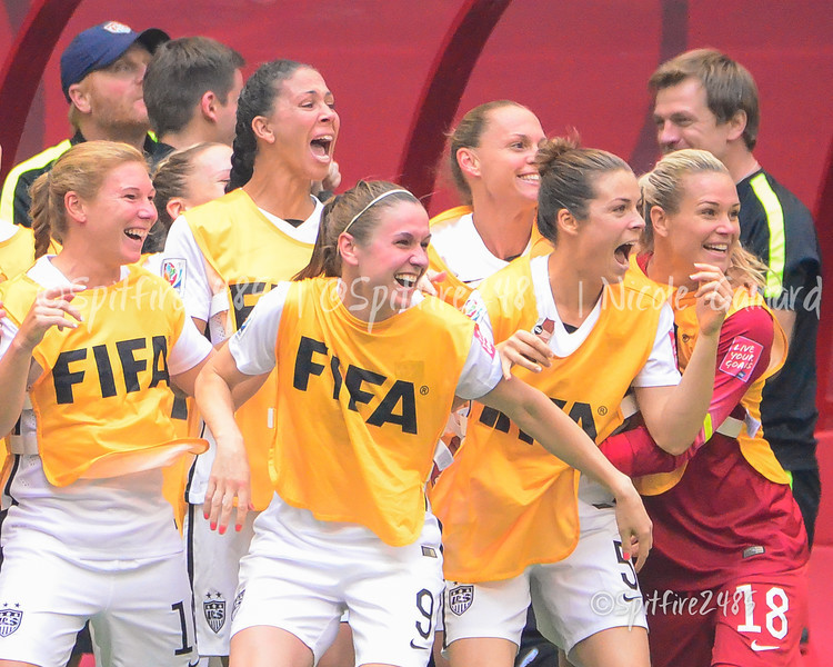 wambach-off-my-uswnt:  polarbearsuburbs:  Ash couldn’t control herself at the WWC