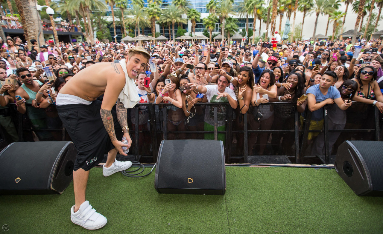 keeping-up-with-bieber:  [more] Justin at Rehab in Las Vegas (May 2)