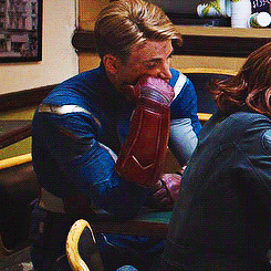 love-the-avenger:  Well don’t they look like their having the time of their lives..