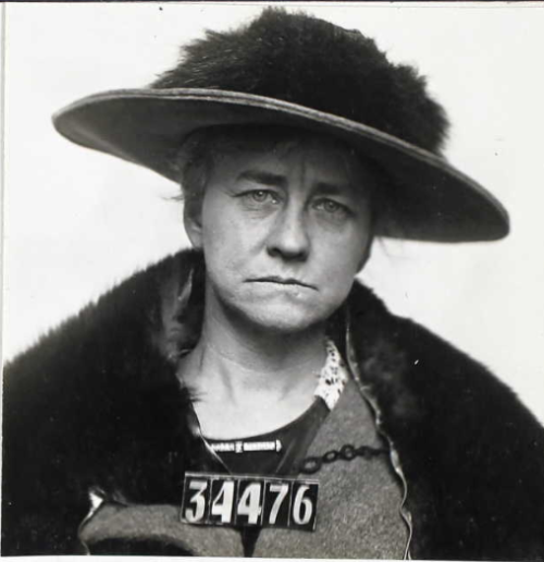 yeoldenews: Female inmates of San Quentin State Prison and their very fine hats. 8/?. 