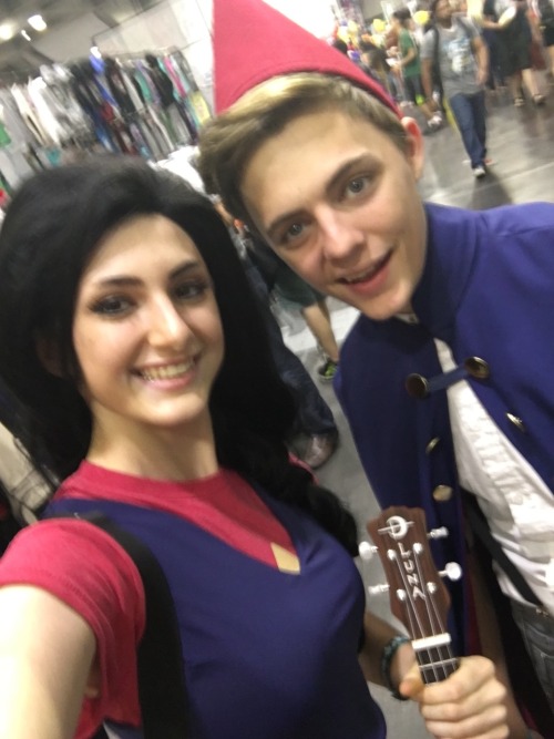 pumpkinetics: SacAnime selfies part two! I met someone who bought a Wirt Cape from me!! :O Jasper: @