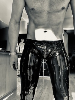 avakrubber:  brackishwater1981: Happy MIR rubbermen :) To see more hot guys: http://avakrubber.tumblr.com/archive 