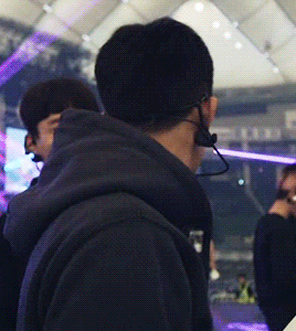 yixingsosweet: adorable chensoo behind the scenes of exo’luxion in tokyo