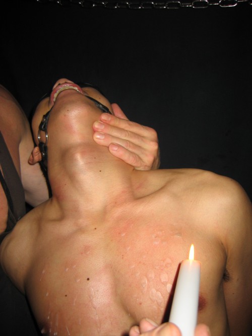 gay-asian-sm:  gwmuscle: Lots of wax…   MasterSamual：　SM、エロイ、パイパン、可愛い写真をhttp://gay-asian-sm.tumblr.com/をフォローしてください。  不难受？