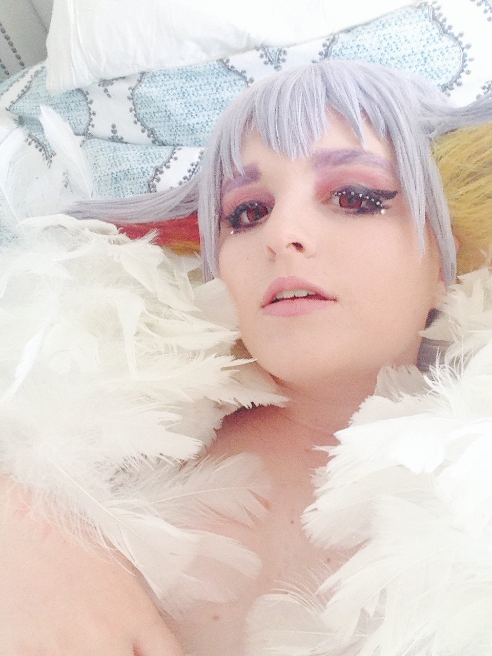 slbtumblng:  raincoatsjooji:  Ragyo Kiryuin makeup/wig/feather cape thing test!!