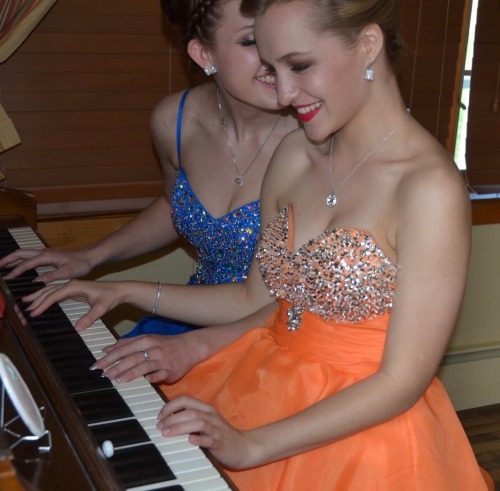 tendernessandtiaras: discarded-flannel: *this is very important to me* I’ve been to a couple proms,