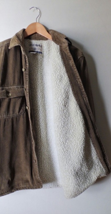 littlevisionsthrift:Sherpa lined corduroy button down. Men’s Medium