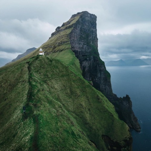 landscape-photo-graphy: Spellbinding Photographs of the Faroe Island by Merlin Kafka  Afficher dava