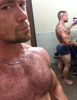 bearmuscleworship:  Short hairy muscle