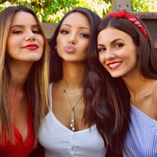 victorious-make-it-shine: melanieiglesias: Had a great 4th with these beautiful sisters yesterday