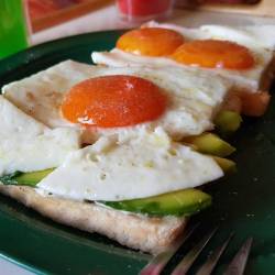 Just cause I know how much y'all love some food porn, here&rsquo;s this morning&rsquo;s breakfast. 🍳🥑🍞  #food #foodporn #foodieporn #foodie #foodgram #foodofig #foodofinsta #foodofinstagram #instafood #instafoodie #eggs #eggporn #avocado #avocadotoast