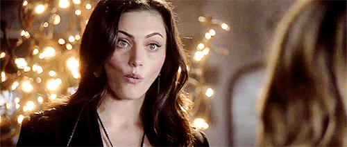phoebejays:“That’s Faye, resident bad girl.”