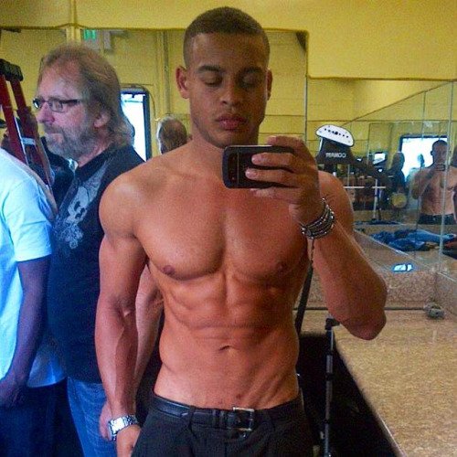 tastyblkman:  Robert Ri’Chard  Absolutely beautiful…perfection!