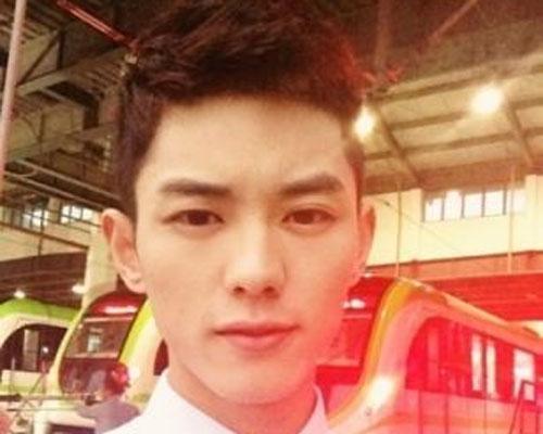 Sun Jiaqi (孙佳琪) - Suzhou’s most handsome subway train driver stalked by female fans Cr: AsiaOne