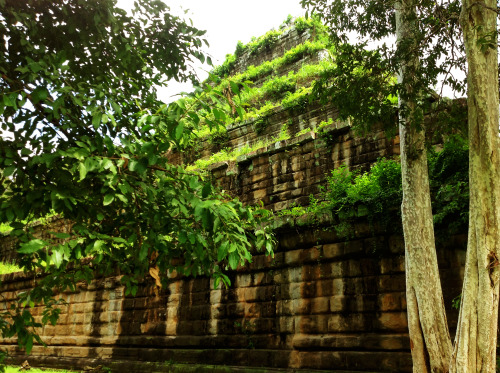 Its not a Maya pyramid is a hindu temple, Koh Ker temple, Camdodia