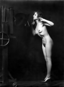 ziggirlz:  Alfred Cheney Johnston - Ziegfeld Girl