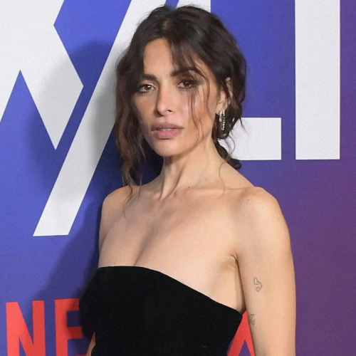 red-carpet-shots:Sarah Shahi | ‘Sex/Life’ Season 2 Premiere (2022)