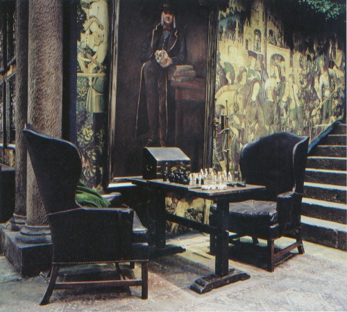 Can we take a moment to appreciate the Slytherin common room? With Lewis chessmen set and the tapest