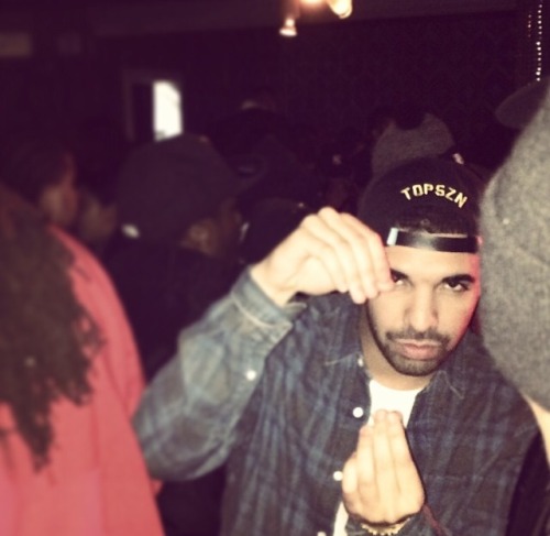 champagnewithpapi: Drake should always wear flannel