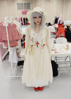 mashyumaro:  princesstrashcan:  Me in front of BABY&amp;doll&rsquo;s table at PeppCon, been wanting to do a cult party coord with this maxi dress for a while.  I cannot comprehend this coord, it’s amazing!