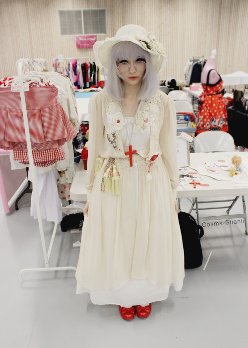 mashyumaro:  princesstrashcan:  Me in front of BABY&doll’s table at PeppCon, been wanting to do a cult party coord with this maxi dress for a while.  I cannot comprehend this coord, it’s amazing!