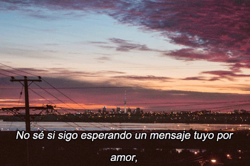 togetherpandasu-u:  NO entiendo lo que quieres hacer conmigo, me dices que no quieres nada luego me besas , dices que estuvo mal  y te vas con ella y ahora vienes me abrasas me besas  y no dices nada???!!??! No entiendo que mierda es lo que te pasa