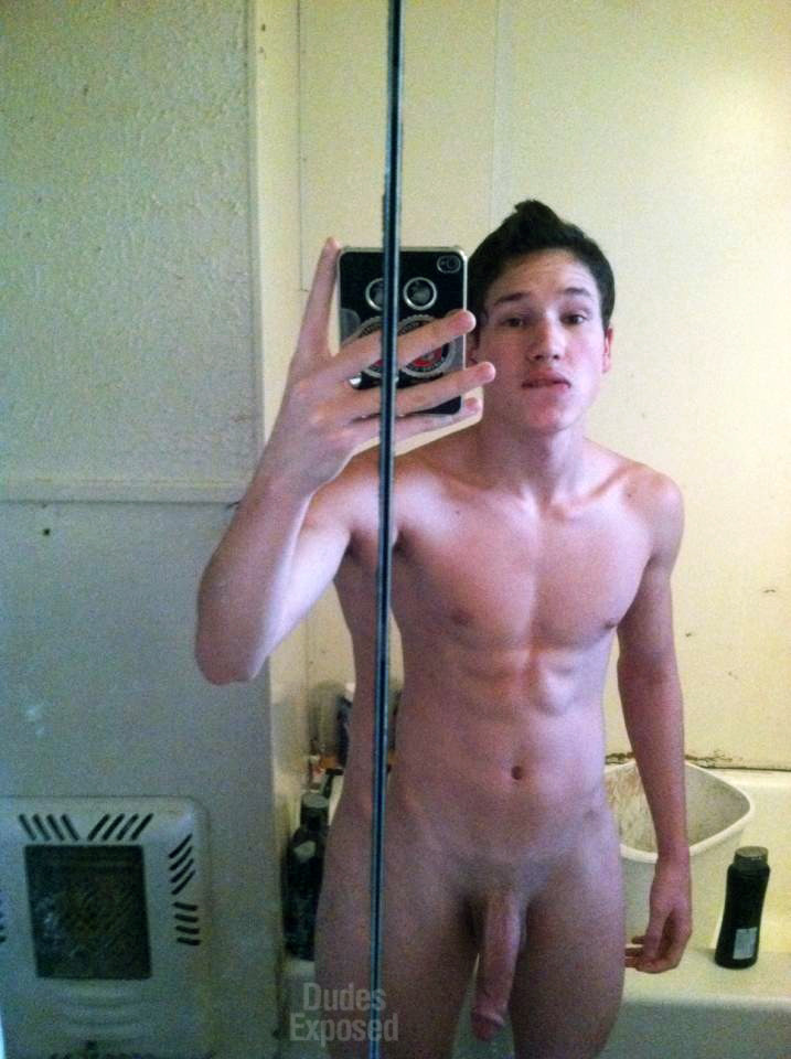nakedguyselfies:  Naked Guy Selfies, the only blog with a 100% Boner Guarantee, try