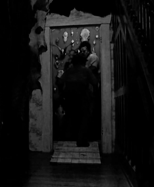 fatalitum:  The Texas Chainsaw Massacre (1974) 