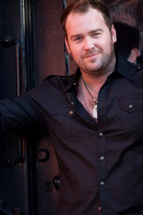 whoframedterryturtle:  Lee Brice is one sexy mother fucker. I’d love for him to