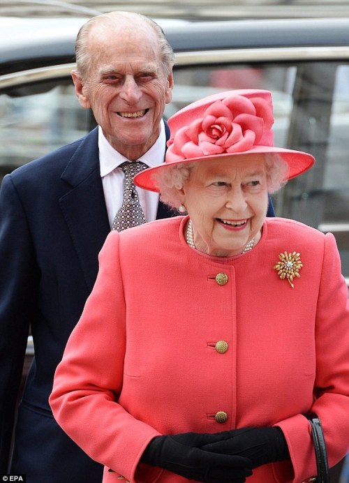 heavyarethecrowns:I loved the Queen’s hat today at the Commonwealth Day serviceHM &amp; DOE are the 