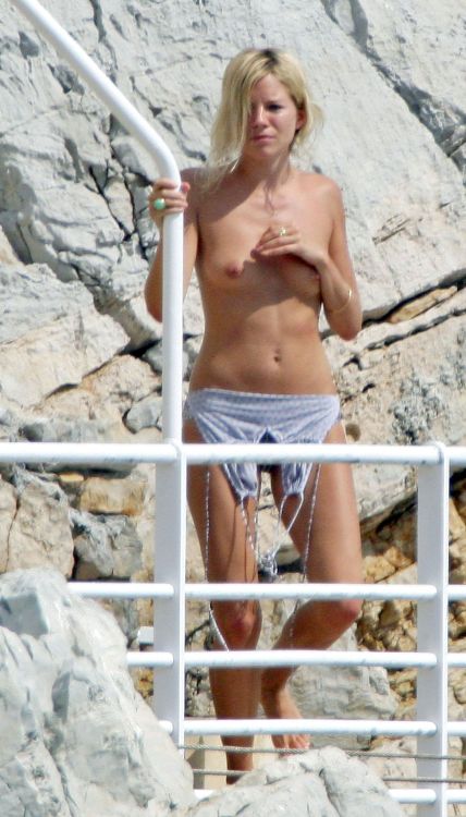 Sex toplessbeachcelebs:  Sienna Miller (Actress) topless pictures