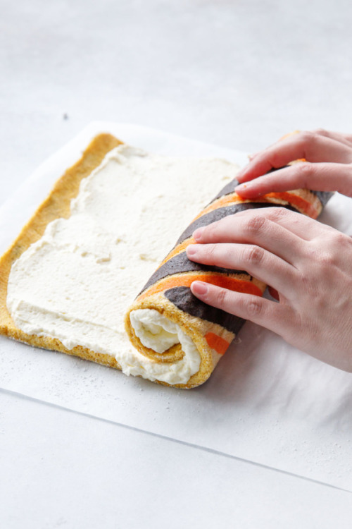 sweetoothgirl: Pumpkin Cake Roll with Mascarpone Whipped Cream