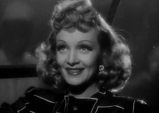 petrasvonkant:Marlene Dietrich in Seven Sinners (1940) Seven Sinners (Tay Garnett, 1940)